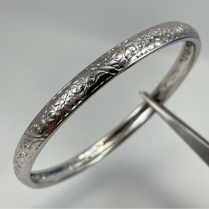 Vintage MONET Silver Tone Detailed Flowers Design Bangle Bracelet Cute Classic